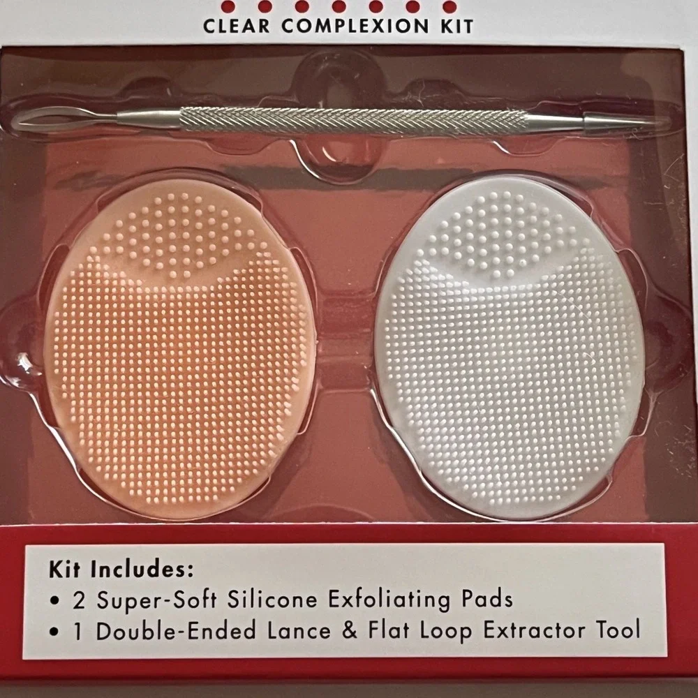 The Creme Shop Clear Complexion Kit Cleanser Exfoliating Pads + Extraction Tool